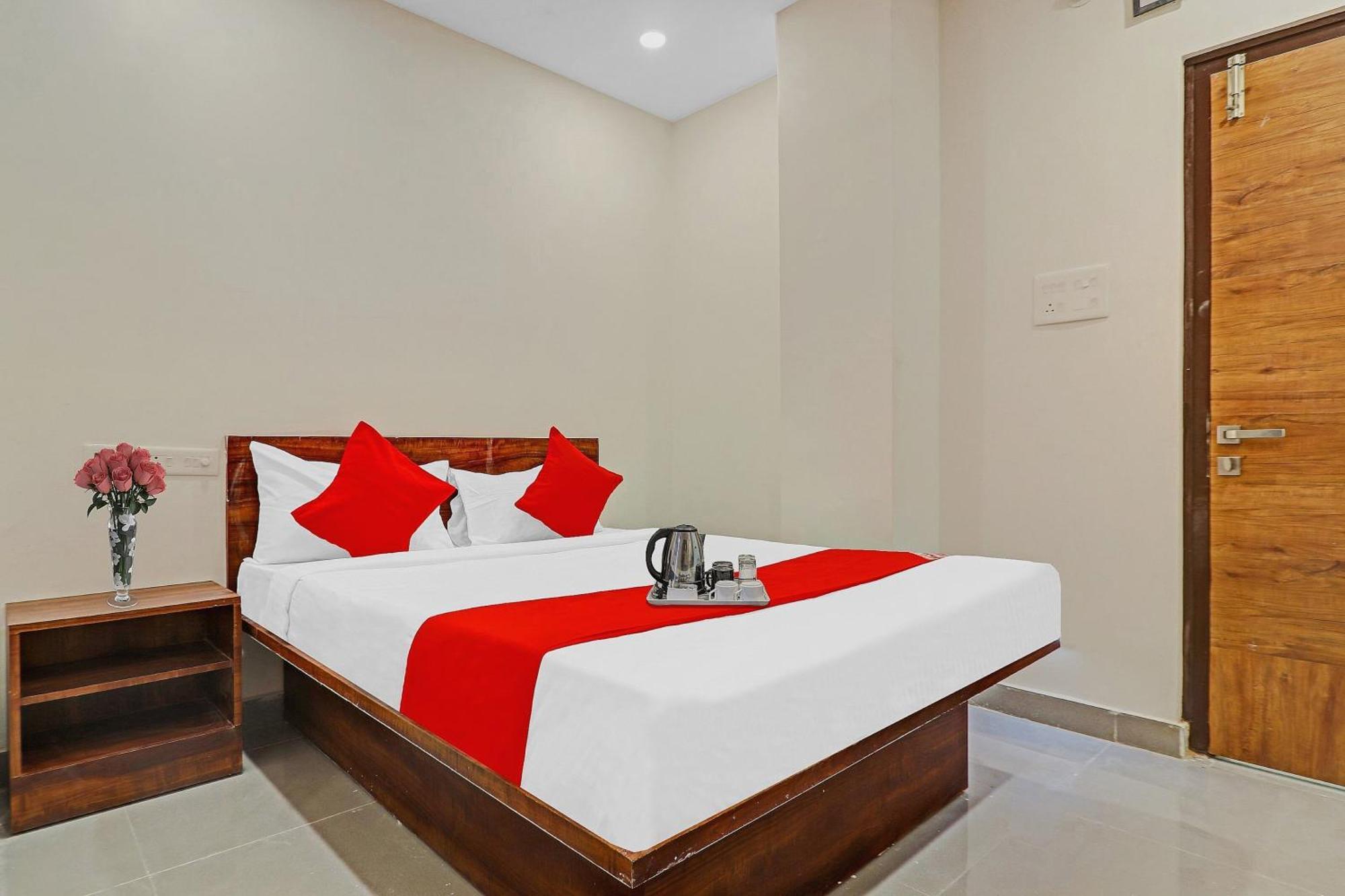 OYO 70047 Hotel Night Eye Hyderabad Exterior foto
