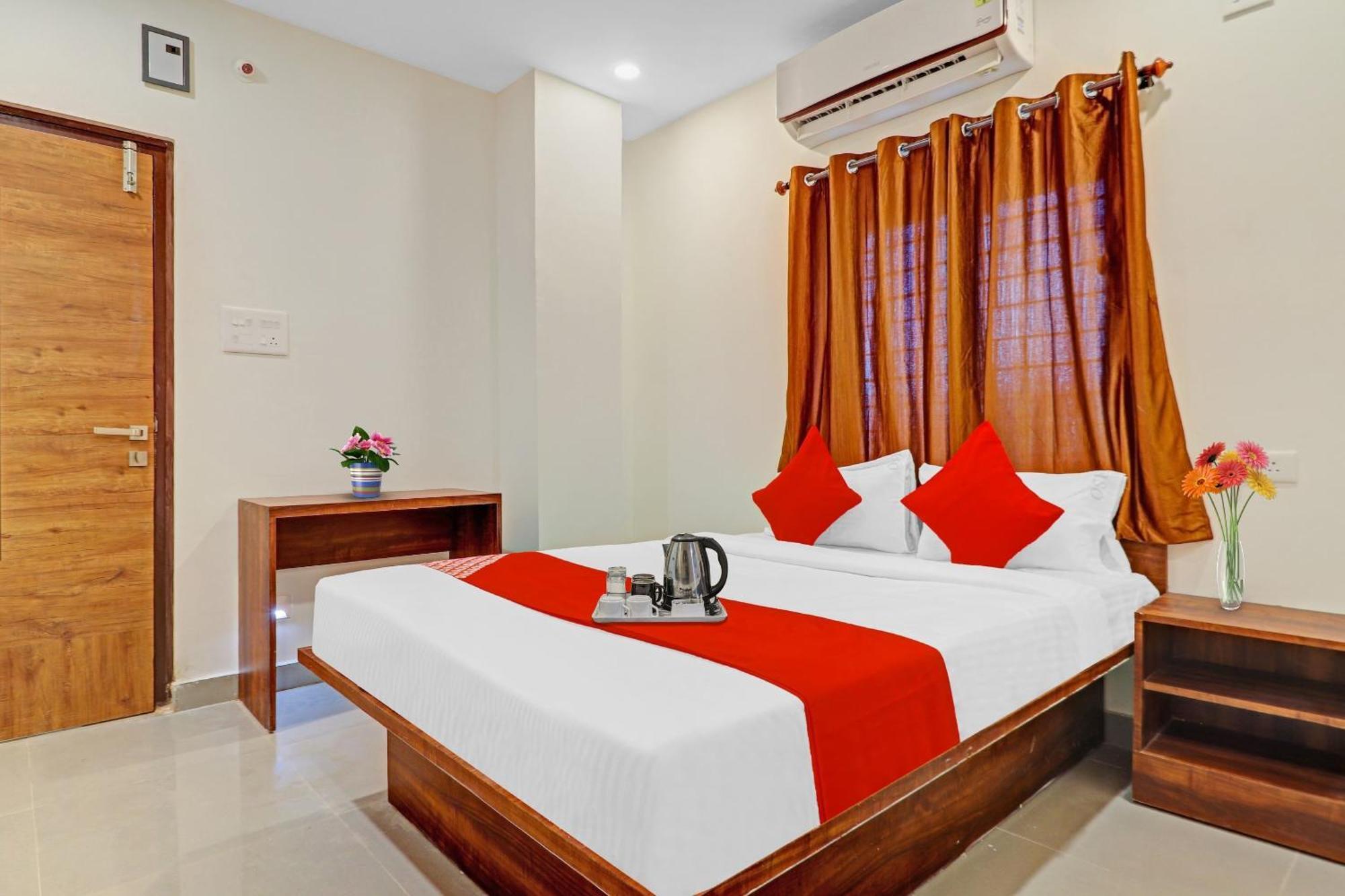 OYO 70047 Hotel Night Eye Hyderabad Exterior foto