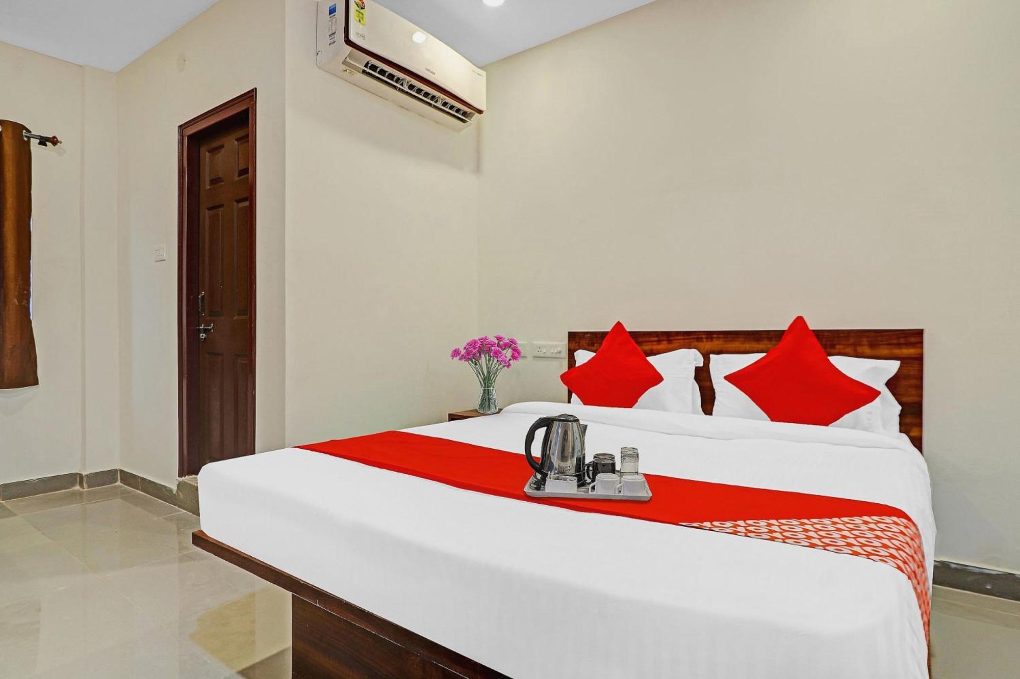 OYO 70047 Hotel Night Eye Hyderabad Exterior foto