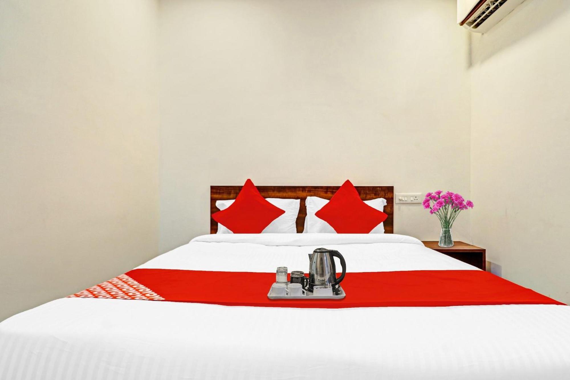 OYO 70047 Hotel Night Eye Hyderabad Exterior foto