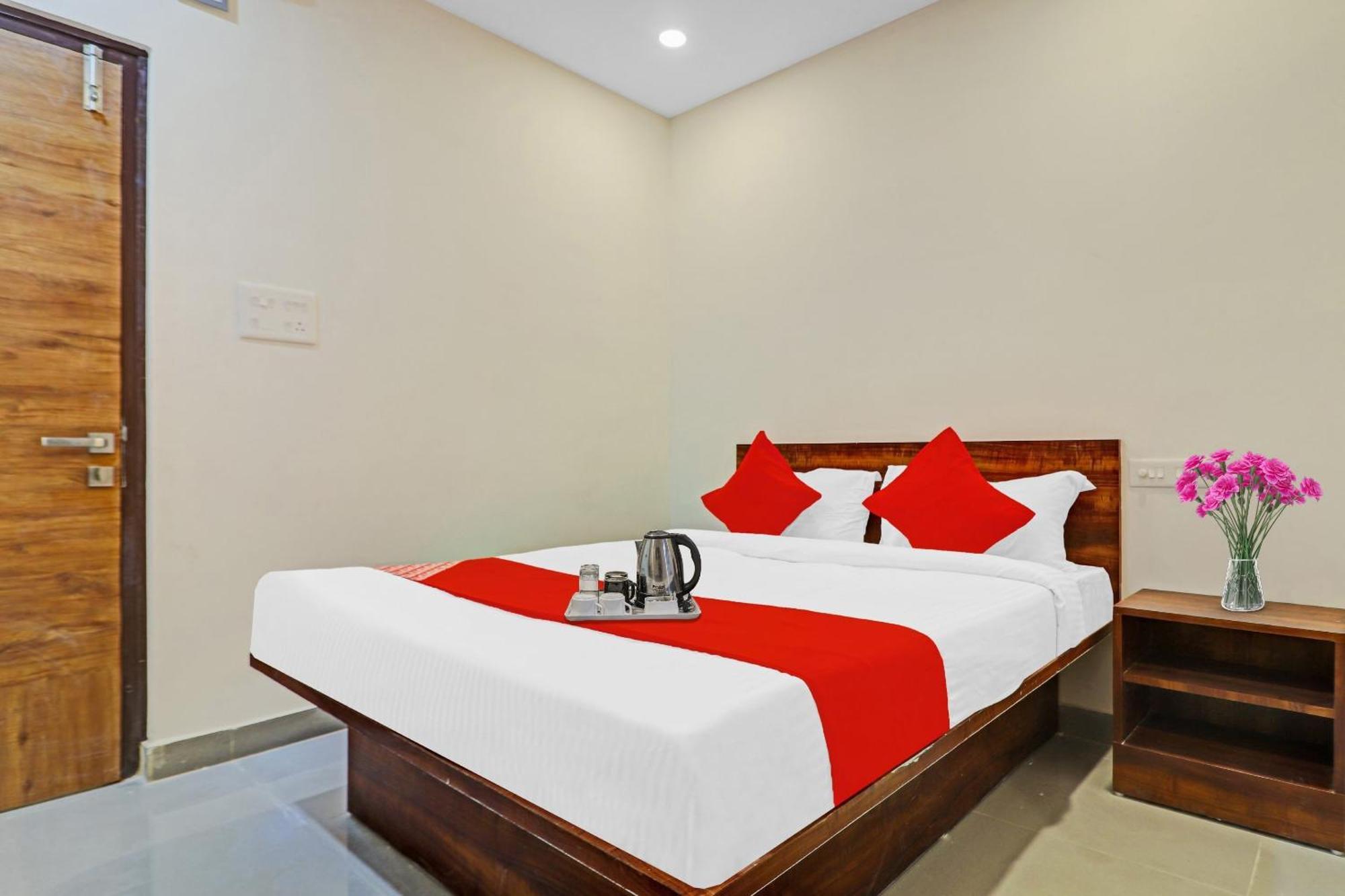OYO 70047 Hotel Night Eye Hyderabad Exterior foto