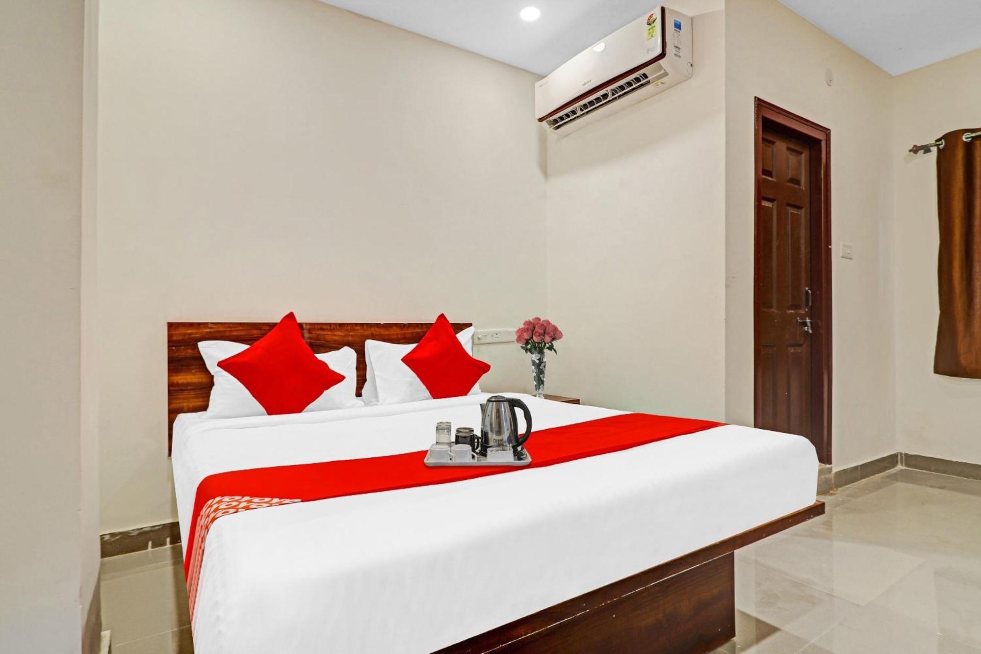 OYO 70047 Hotel Night Eye Hyderabad Exterior foto