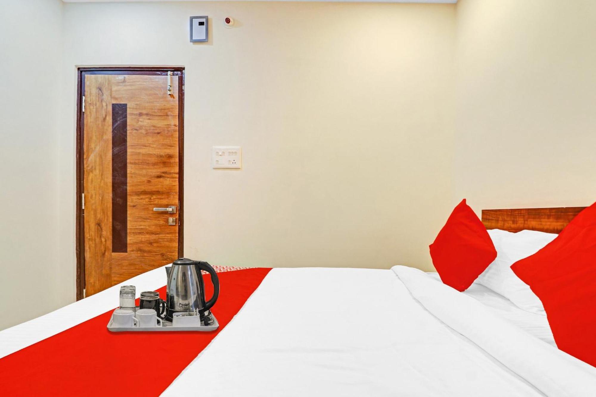 OYO 70047 Hotel Night Eye Hyderabad Exterior foto