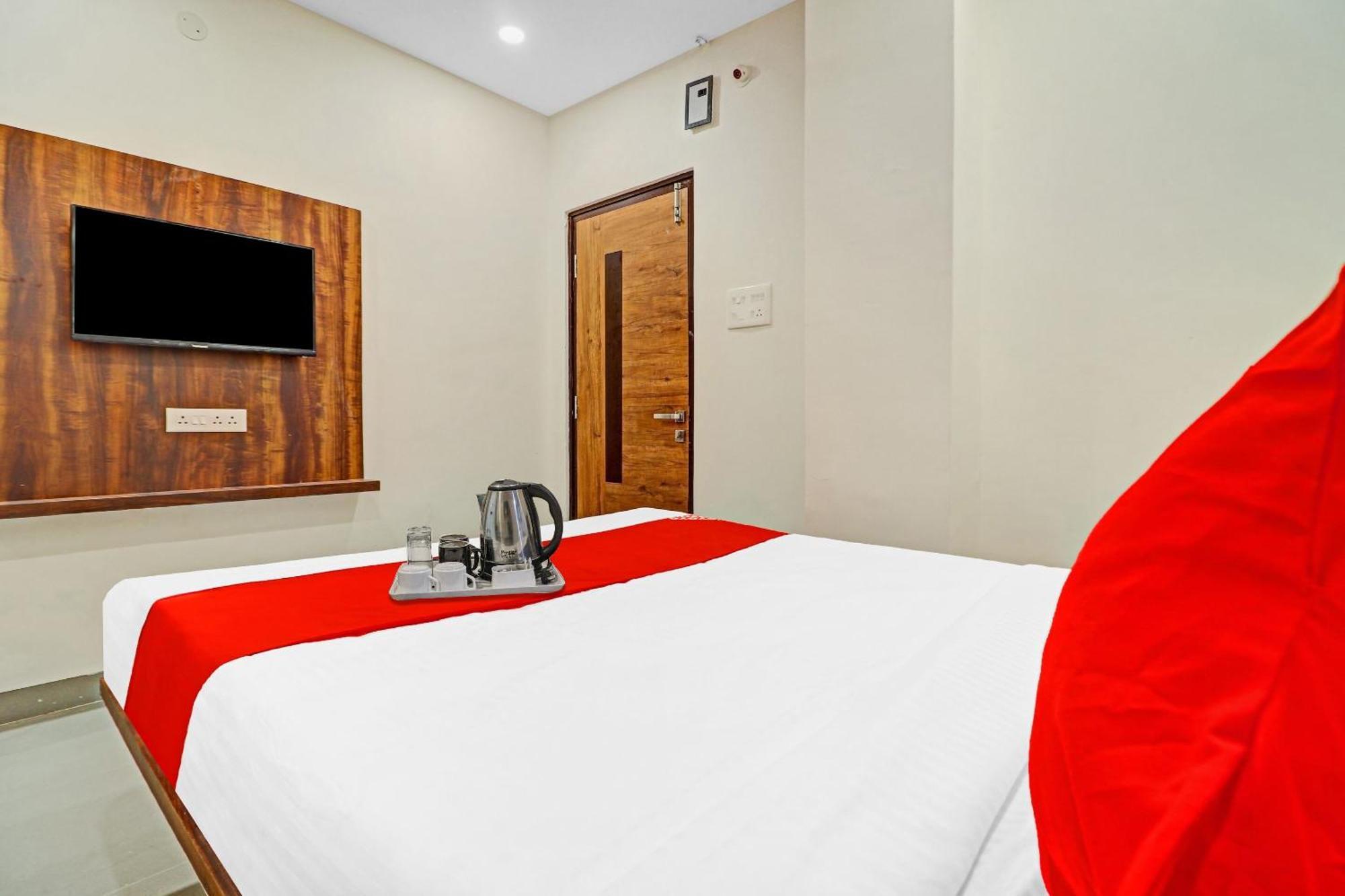 OYO 70047 Hotel Night Eye Hyderabad Exterior foto