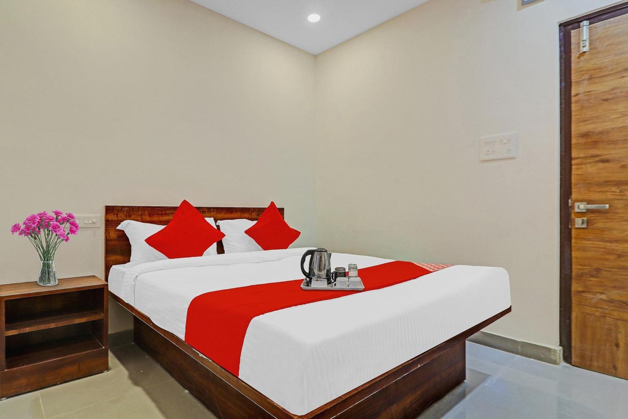OYO 70047 Hotel Night Eye Hyderabad Exterior foto