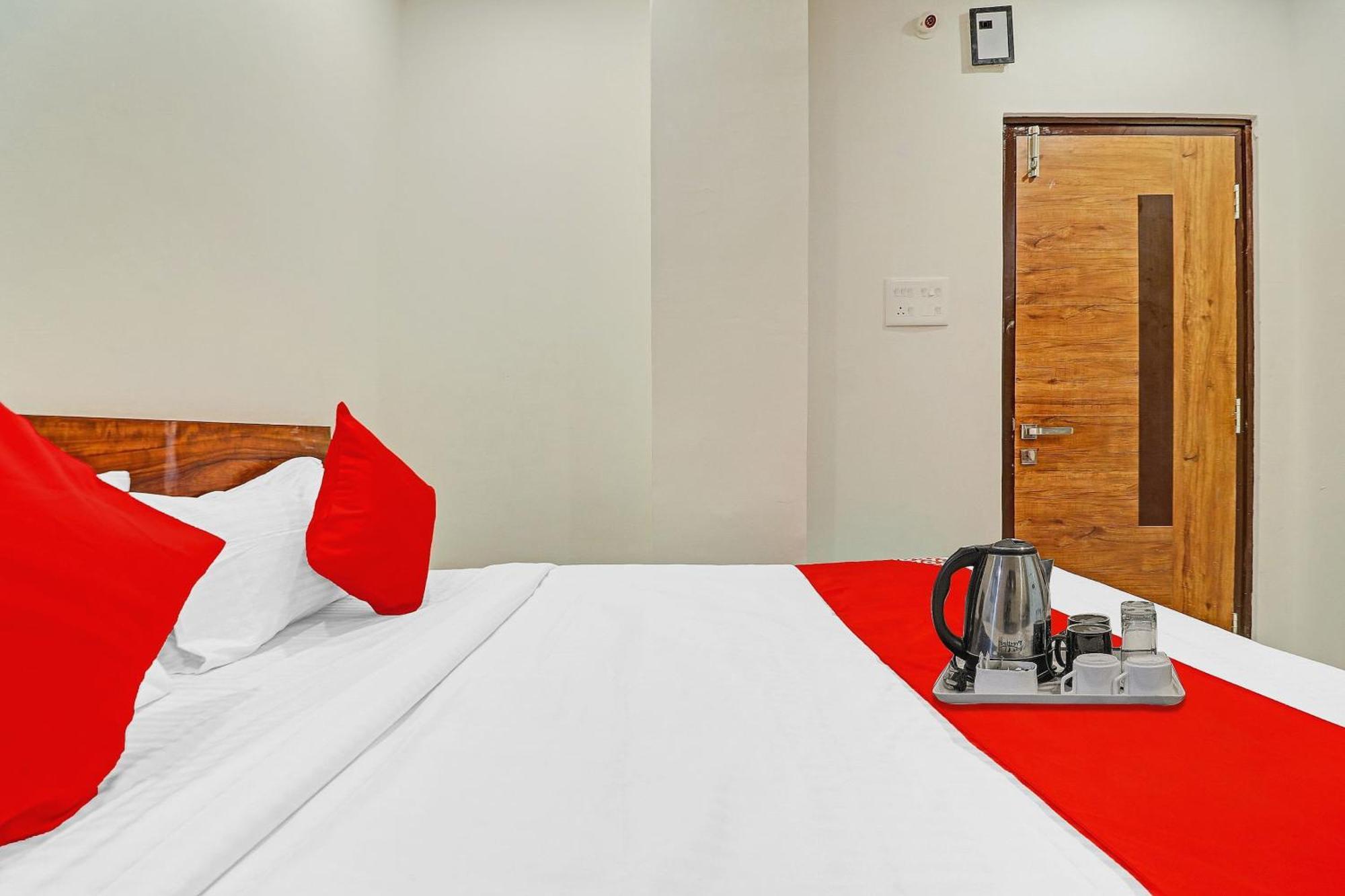 OYO 70047 Hotel Night Eye Hyderabad Exterior foto