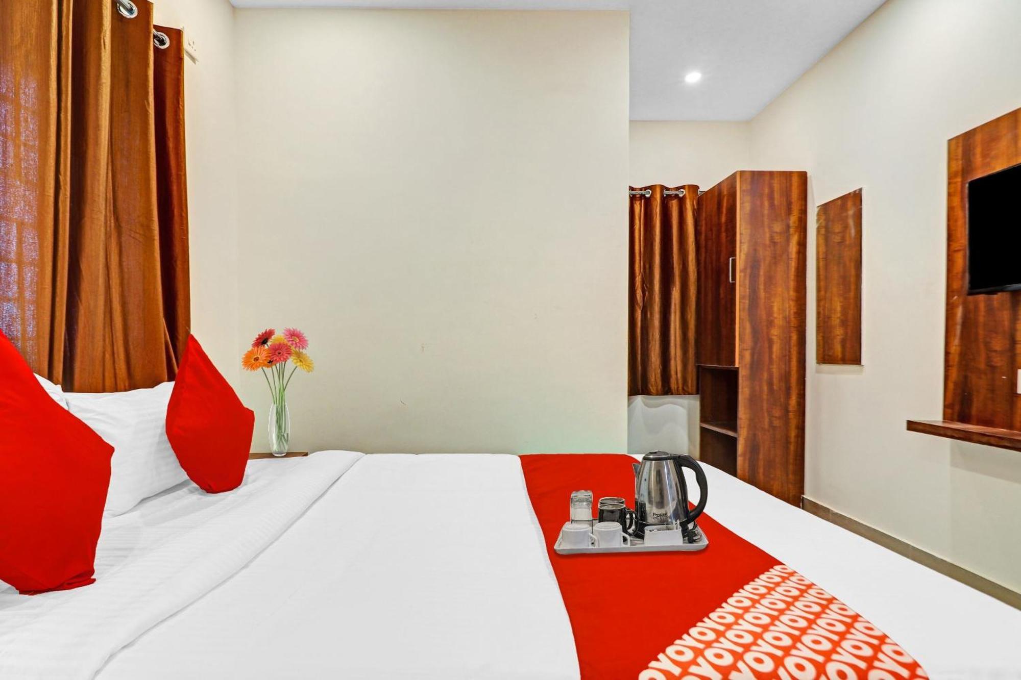 OYO 70047 Hotel Night Eye Hyderabad Exterior foto