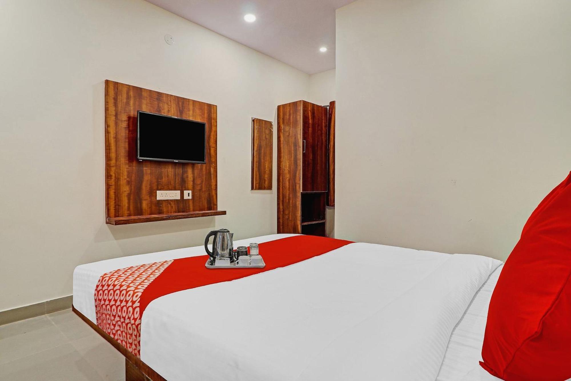 OYO 70047 Hotel Night Eye Hyderabad Exterior foto