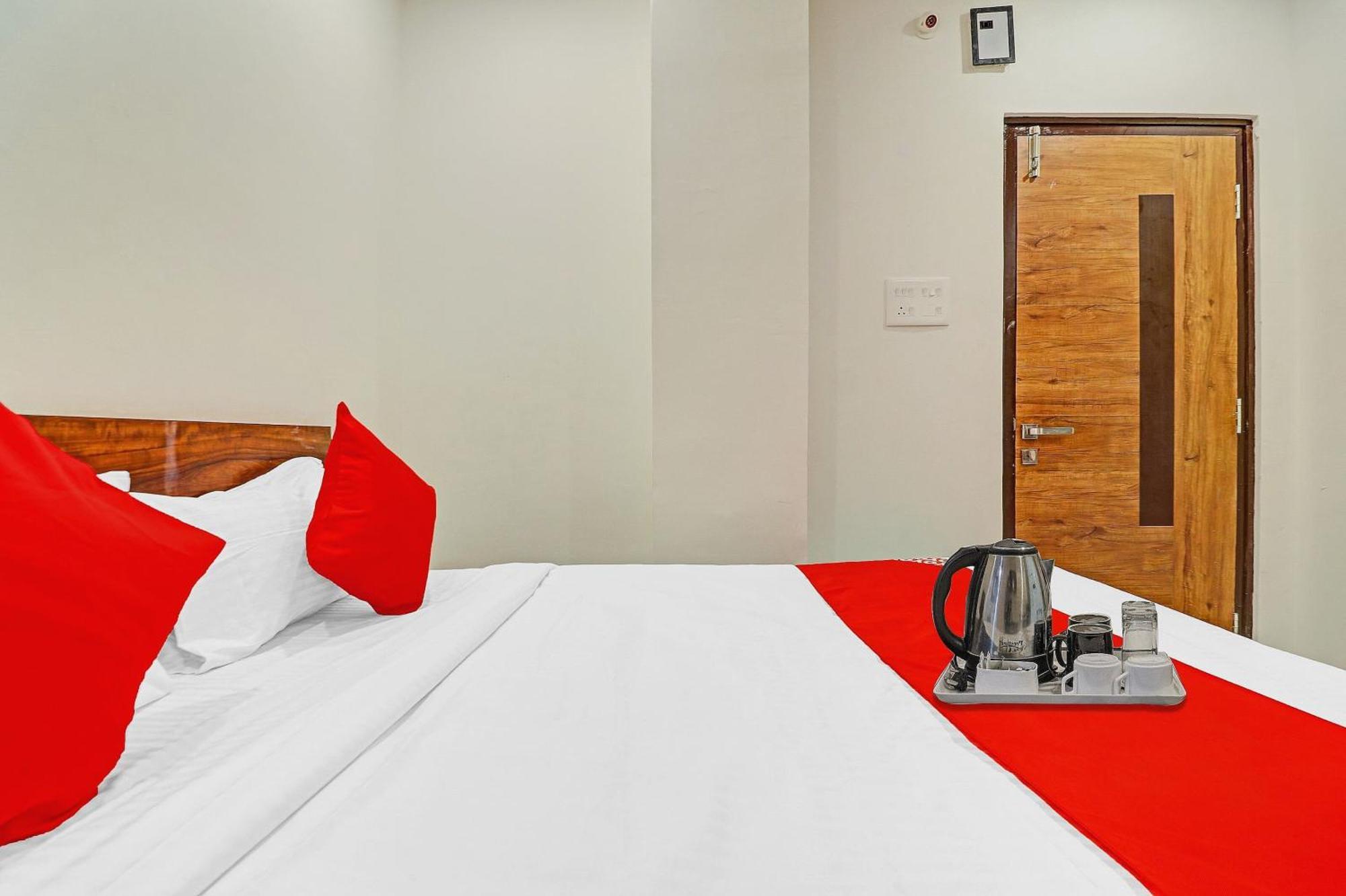 OYO 70047 Hotel Night Eye Hyderabad Exterior foto