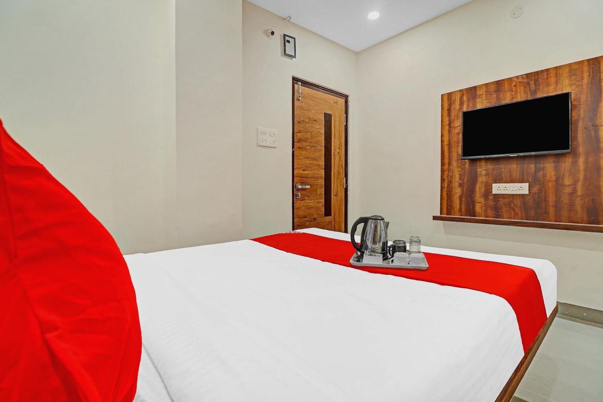 OYO 70047 Hotel Night Eye Hyderabad Exterior foto