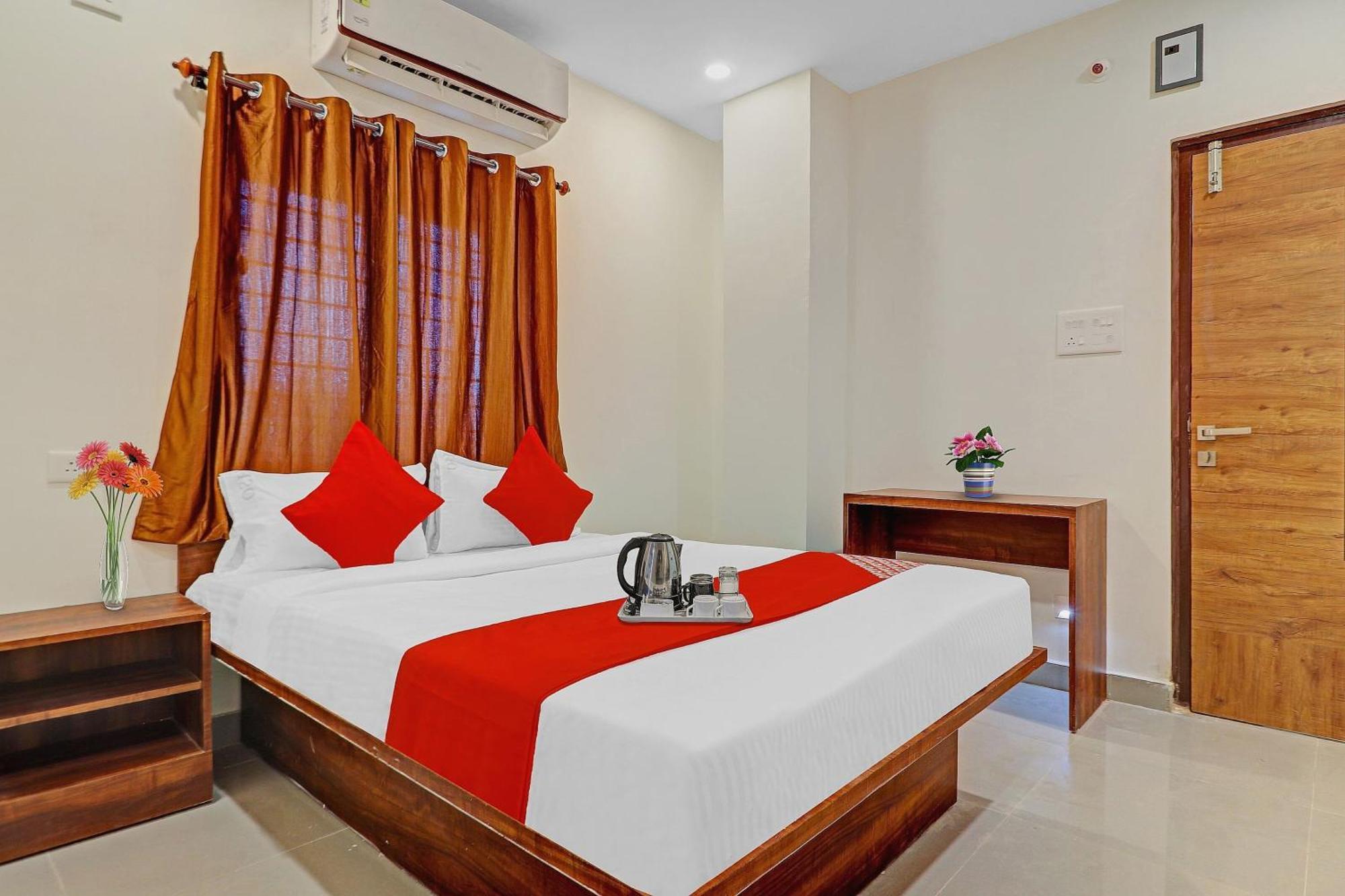 OYO 70047 Hotel Night Eye Hyderabad Exterior foto